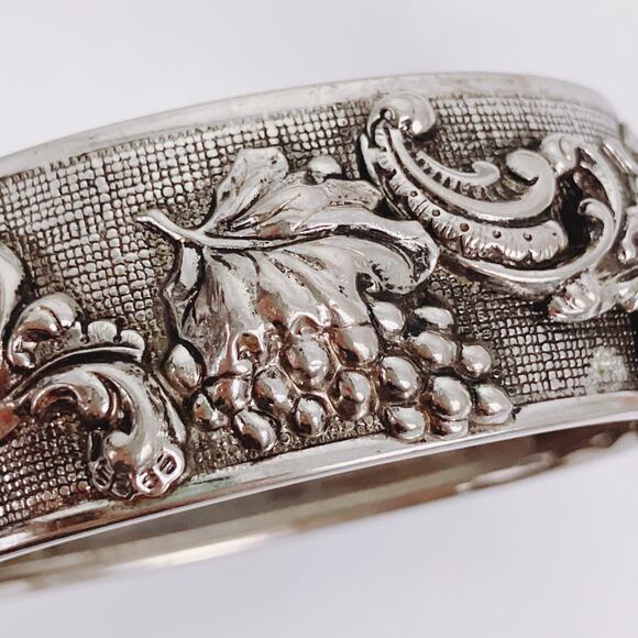 VTG Mid Century Hinged Bangle Grapevine Scroll 1950s Ornate Silver Tone Bracelet - Picture 3 of 13